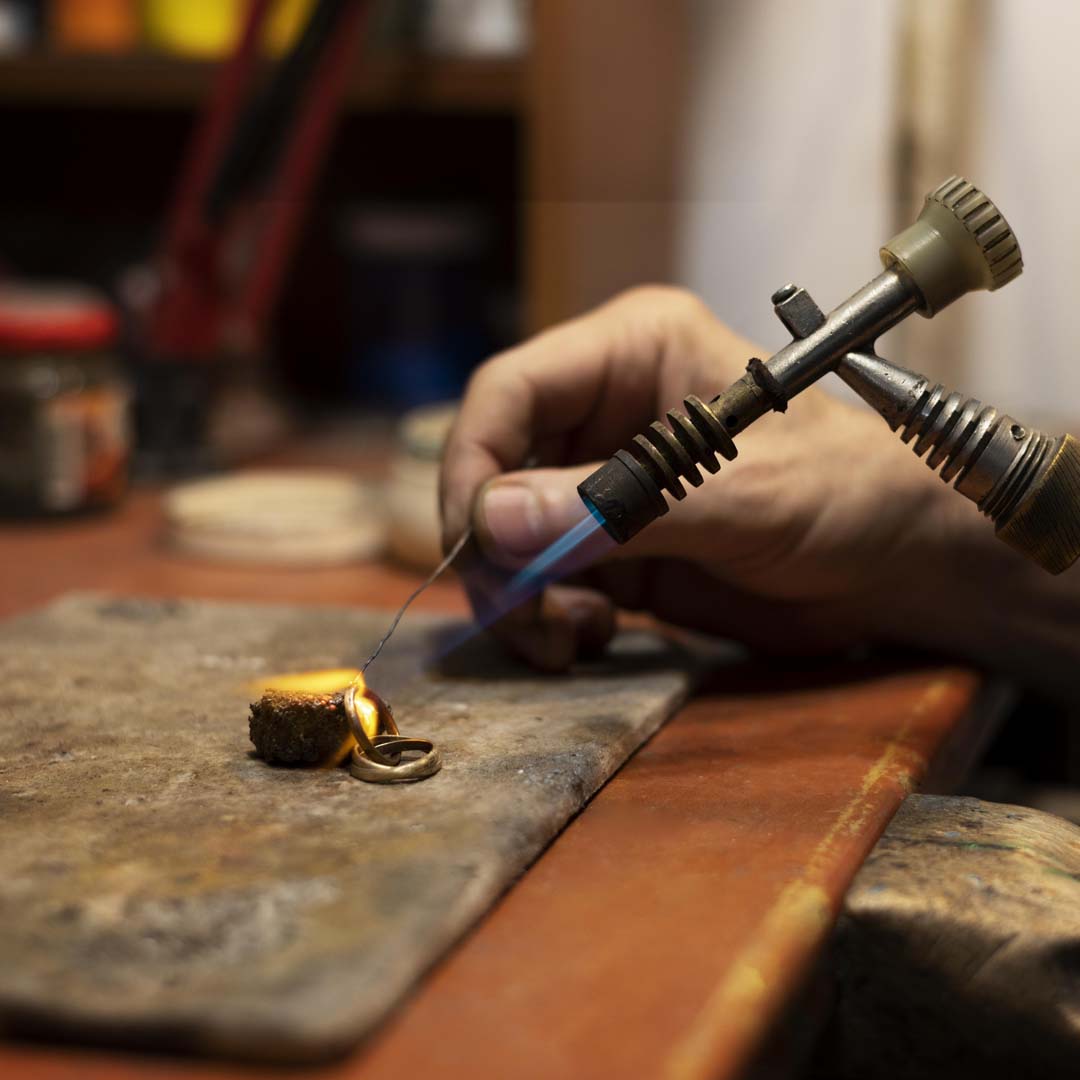 Exploring the Variety of Metals in Jewelry: Characteristics and TheirRecognition as well as Selection of the Right One